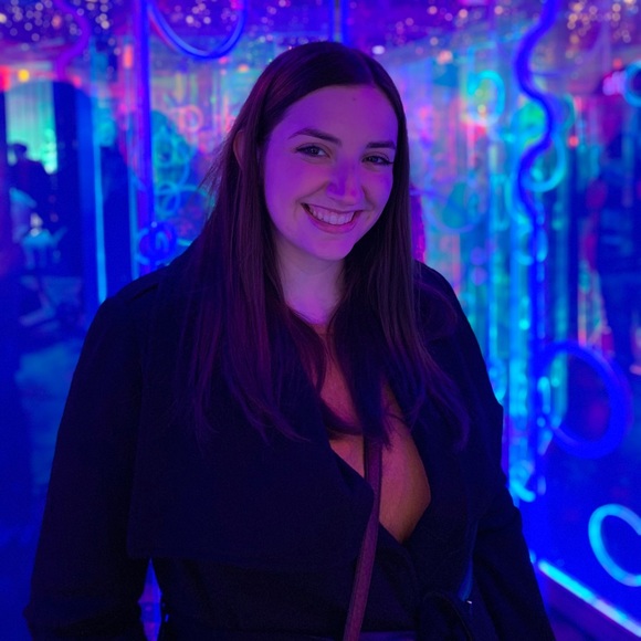 Meet your Posher, Jessica - Picture 3 of 4